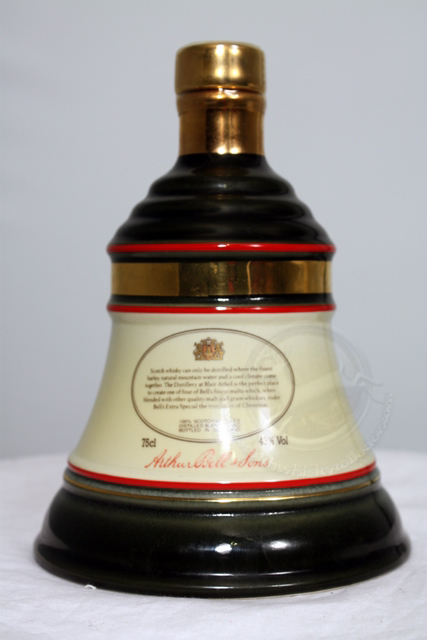 Bells Decanter : Christmas 1990 image of bottle