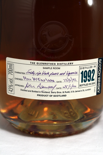 Glenrothes 1992 front detailed image of bottle Glenrothes 1992 front detailed image of bottle