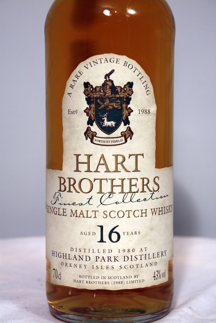 Highland Park 1980 front detailed image of bottle Highland Park 1980 front detailed image of bottle