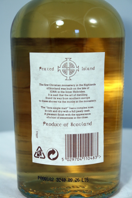 Iona Atoll rear detailed image of bottle
