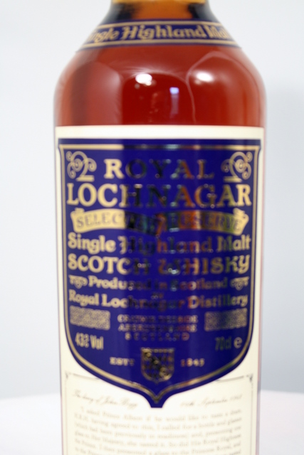 Royal Lochnagar front detailed image of bottle