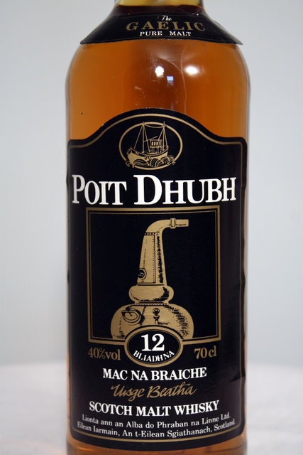 Poit Dhubh front detailed image of bottle